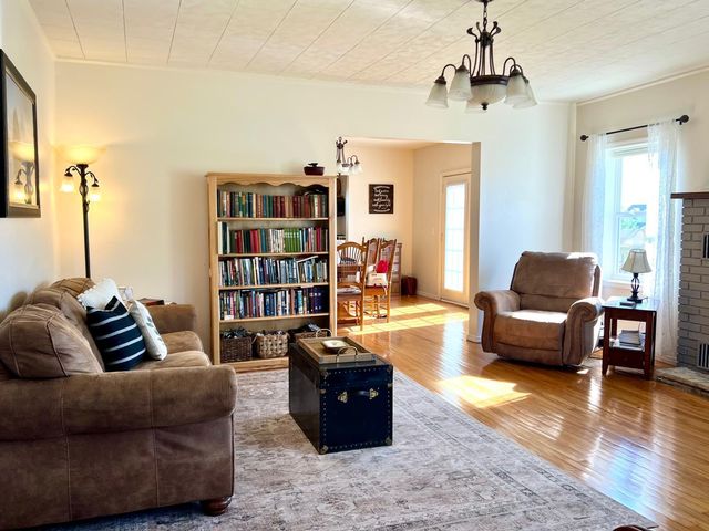 114 E Kanel Avenue, Seymour, MO 65746