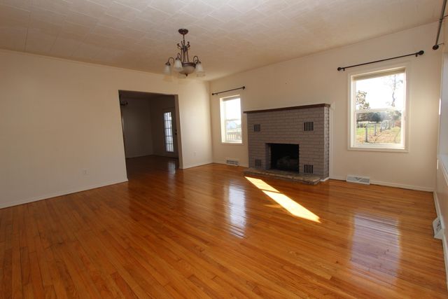 114 E Kanel Avenue, Seymour, MO 65746