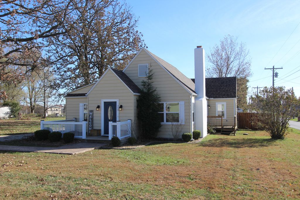 114 E Kanel Avenue, Seymour, MO 65746
