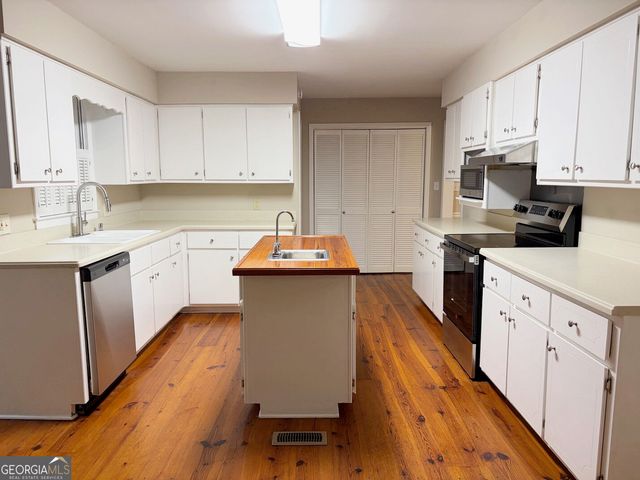 148 Greenbriar Drive, Gray, GA 31032