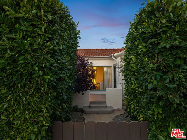 2826 Somerset Drive, Los Angeles, CA 90016