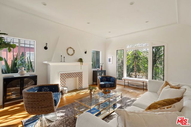 2826 Somerset Drive, Los Angeles, CA 90016