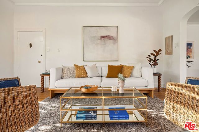 2826 Somerset Drive, Los Angeles, CA 90016