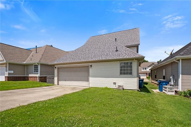 1514 NE Young Avenue, Bentonville, AR 72712