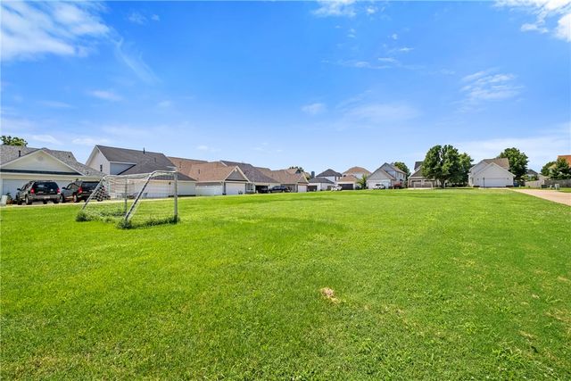 1514 NE Young Avenue, Bentonville, AR 72712
