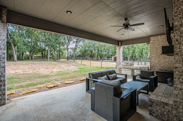 113 Oaks Springs Lane, Weatherford, TX 76087