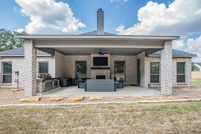 113 Oaks Springs Lane, Weatherford, TX 76087