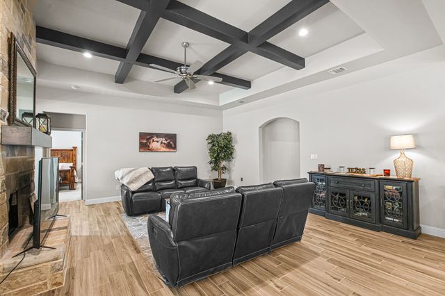 113 Oaks Springs Lane, Weatherford, TX 76087