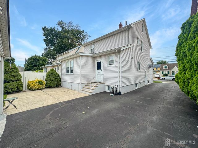 27 Hermann Avenue, Carteret, NJ 07008