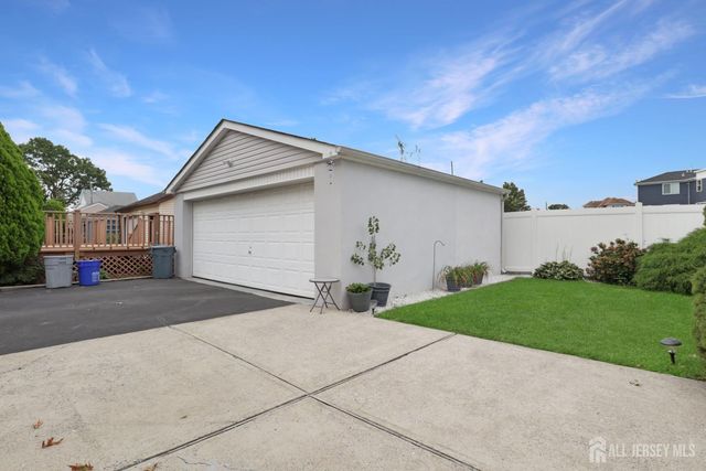 27 Hermann Avenue, Carteret, NJ 07008