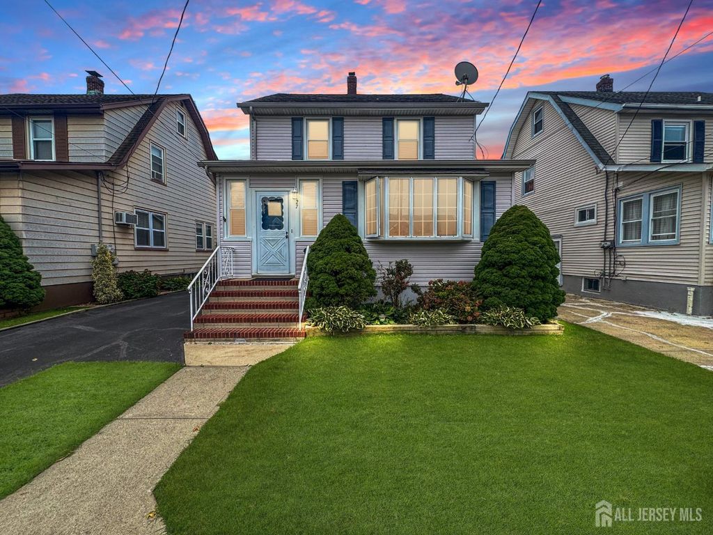 27 Hermann Avenue, Carteret, NJ 07008