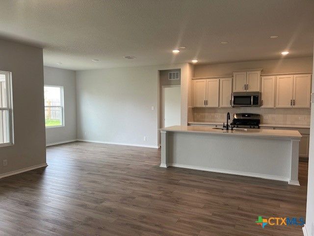 105 Beveridge Road, Seguin, TX 78155