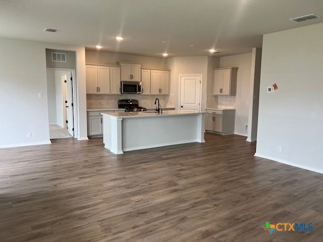 105 Beveridge Road, Seguin, TX 78155