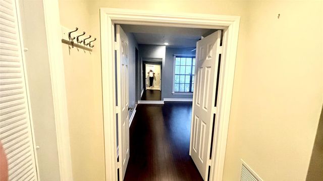 2720 NE 9th Ave, Wilton Manors, FL 33334