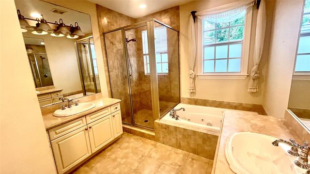 2720 NE 9th Ave, Wilton Manors, FL 33334