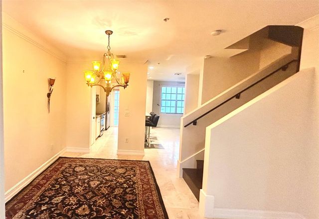 2720 NE 9th Ave, Wilton Manors, FL 33334