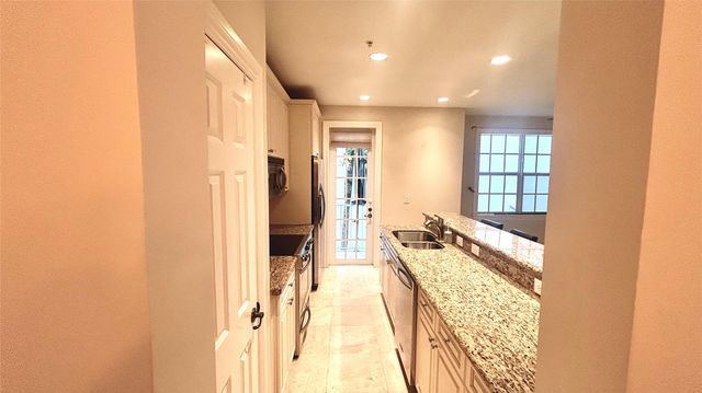 2720 NE 9th Ave, Wilton Manors, FL 33334