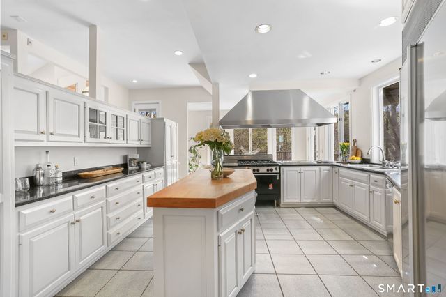 32 Buttonball Lane, Weston, CT 06883