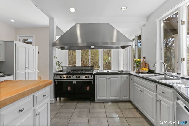 32 Buttonball Lane, Weston, CT 06883