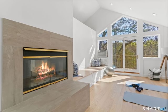 32 Buttonball Lane, Weston, CT 06883
