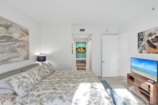 2633 NE 14th Avenue 103, Wilton Manors, FL 33334