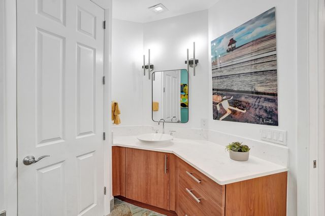 2633 NE 14th Avenue 103, Wilton Manors, FL 33334