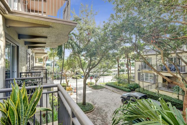 2633 NE 14th Avenue 103, Wilton Manors, FL 33334