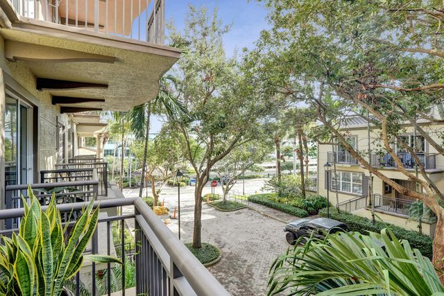 2633 NE 14th Avenue 103, Wilton Manors, FL 33334