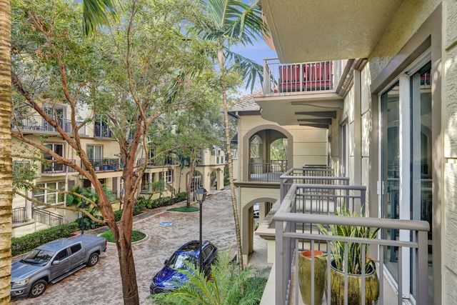 2633 NE 14th Avenue 103, Wilton Manors, FL 33334
