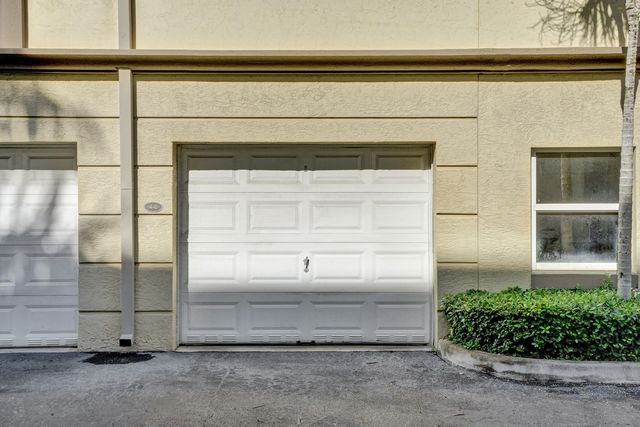 2633 NE 14th Avenue 103, Wilton Manors, FL 33334