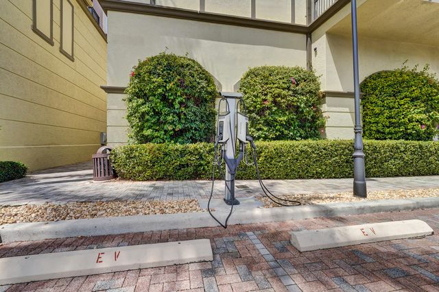 2633 NE 14th Avenue 103, Wilton Manors, FL 33334