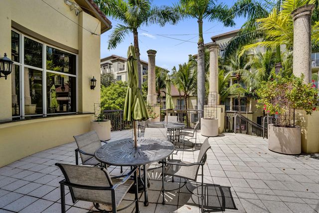 2633 NE 14th Avenue 103, Wilton Manors, FL 33334