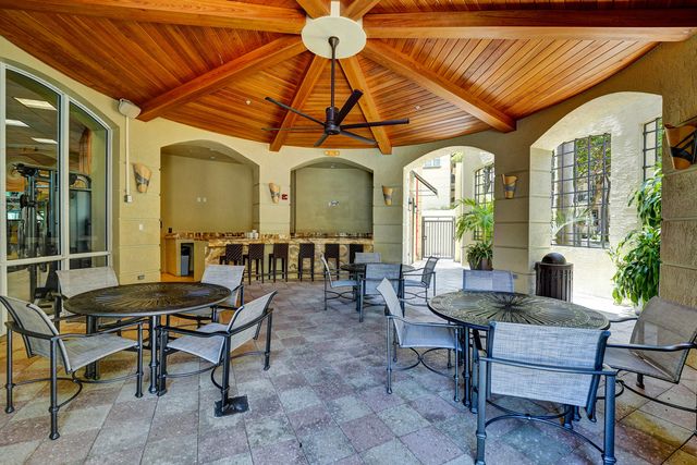 2633 NE 14th Avenue 103, Wilton Manors, FL 33334