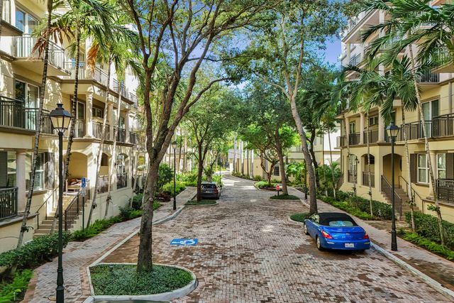 2633 NE 14th Avenue 103, Wilton Manors, FL 33334