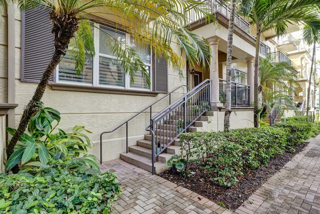 2633 NE 14th Avenue 103, Wilton Manors, FL 33334