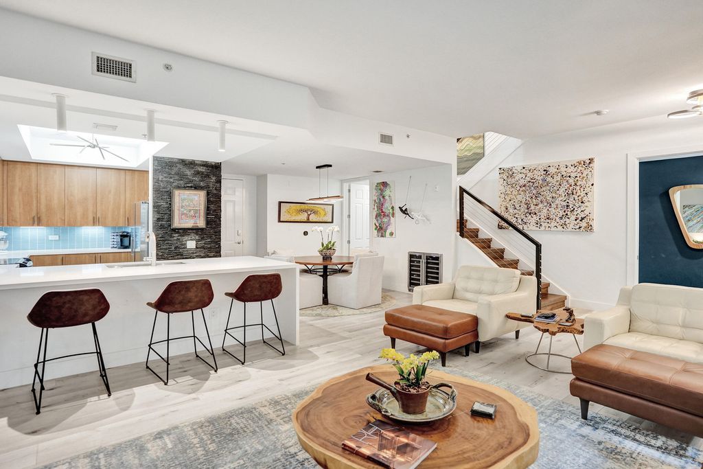 2633 NE 14th Avenue 103, Wilton Manors, FL 33334