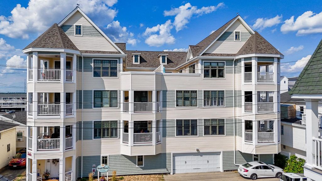 Image 1 of property listing at 22 K St Apt 301, Hampton, NH 03842