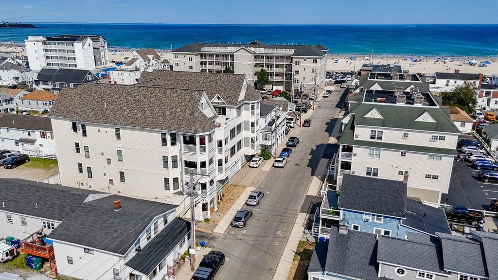 Image 2 of property listing at 22 K St Apt 301, Hampton, NH 03842