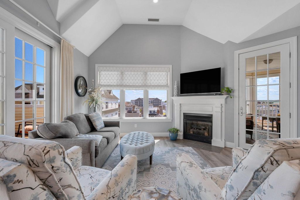 Image 11 of property listing at 22 K St Apt 301, Hampton, NH 03842