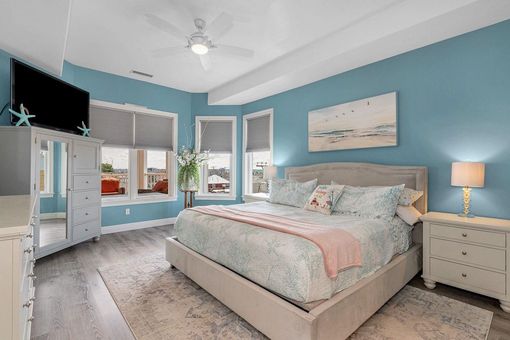 Image 14 of property listing at 22 K St Apt 301, Hampton, NH 03842