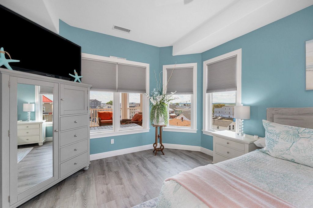 Image 16 of property listing at 22 K St Apt 301, Hampton, NH 03842