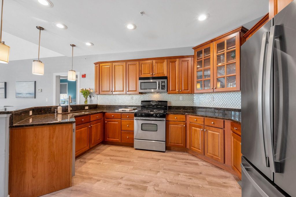 Image 4 of property listing at 22 K St Apt 301, Hampton, NH 03842
