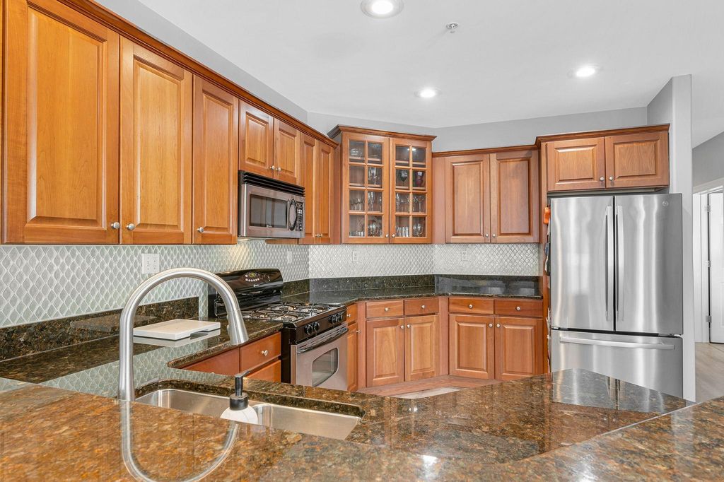 Image 7 of property listing at 22 K St Apt 301, Hampton, NH 03842