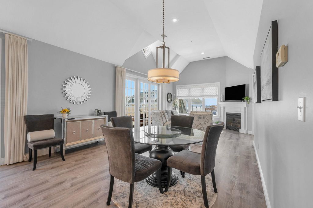 Image 10 of property listing at 22 K St Apt 301, Hampton, NH 03842
