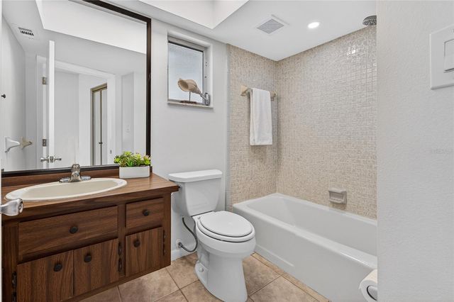 430 SUNNYSIDE DRIVE, Venice, FL 34293