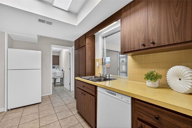 430 SUNNYSIDE DRIVE, Venice, FL 34293