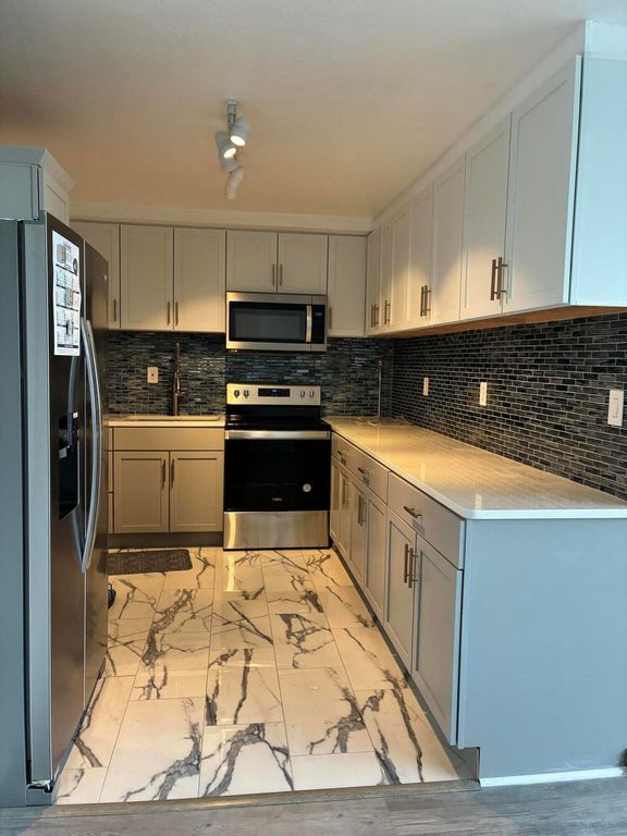 8900 E Jefferson Avenue 632, Detroit, MI 48214