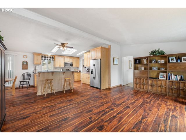 14933 S FOX POINTE Dr 316, Oregon City, OR 97045