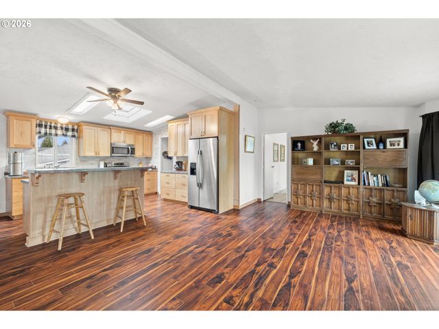 14933 S FOX POINTE Dr 316, Oregon City, OR 97045