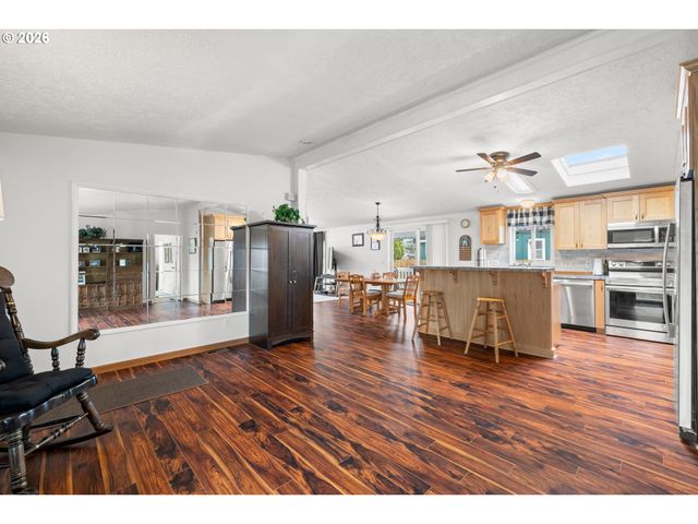 14933 S FOX POINTE Dr 316, Oregon City, OR 97045